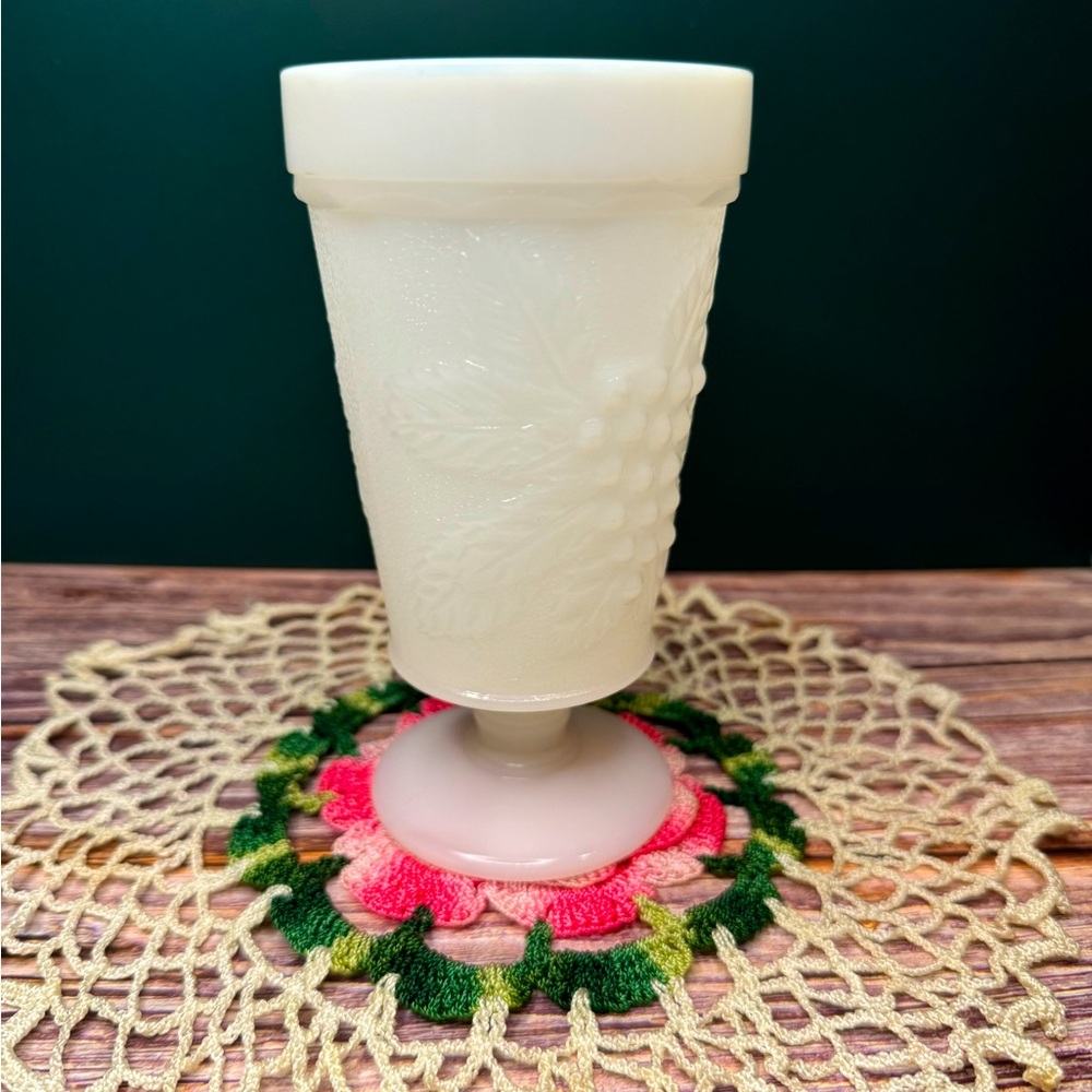 Set of 5; Vintage Anchor Hocking Milkglass Goblets